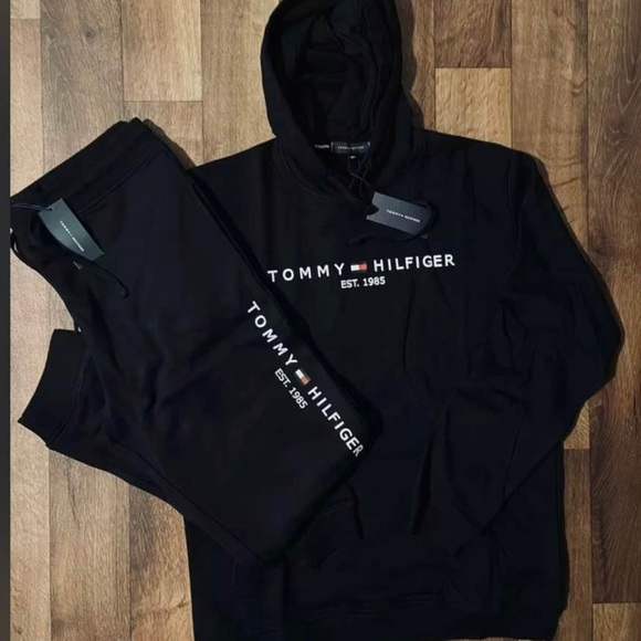 NWTS MensTommyHilfigerSweatsuitBothRetail 79$ eachReallycuteandready4newhe. - Picture 4 of 4
